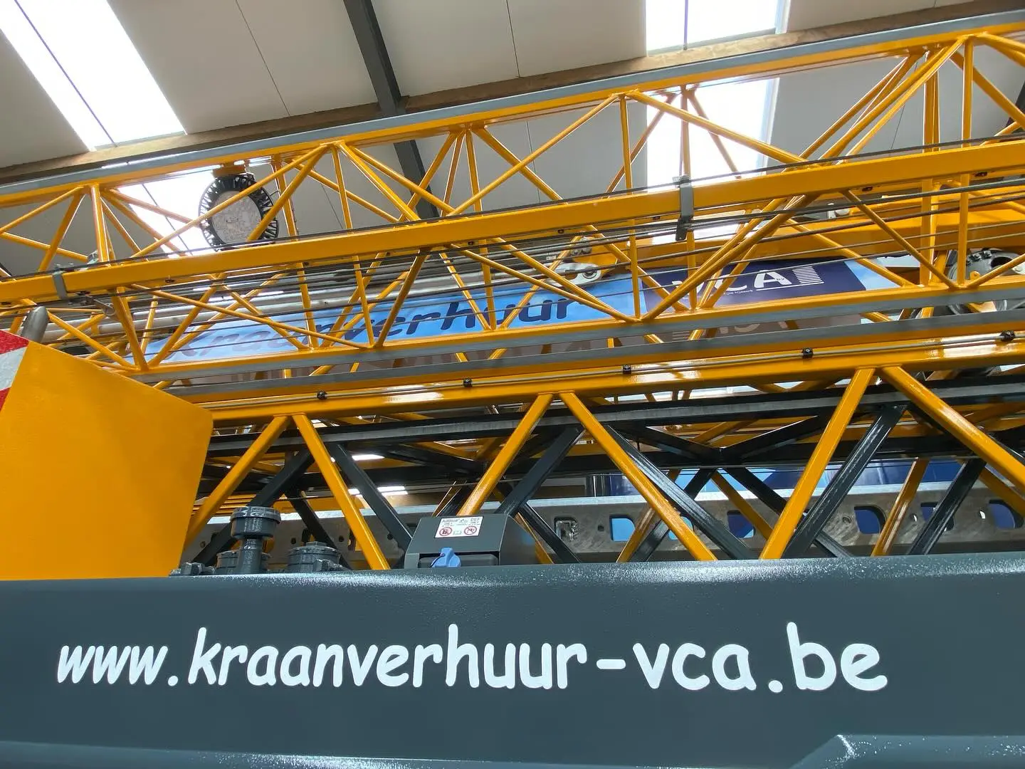 Afwerking bij Argo Reclame te Lokeren
