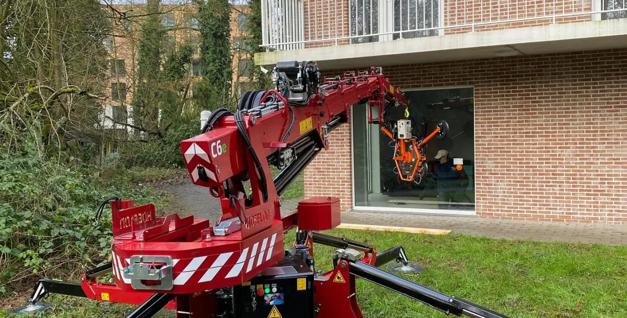 Drukke dagen voor onze Hoeflon minihijskraan