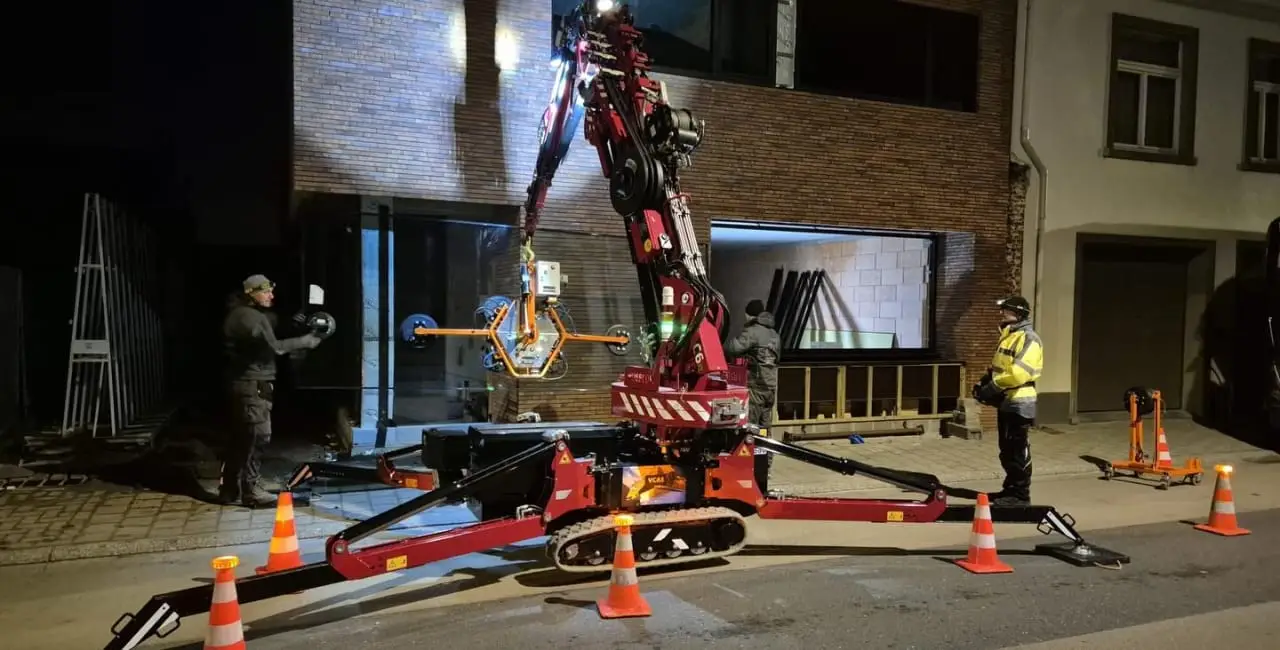 Emissievrije glasplaatsing met minihijskraan