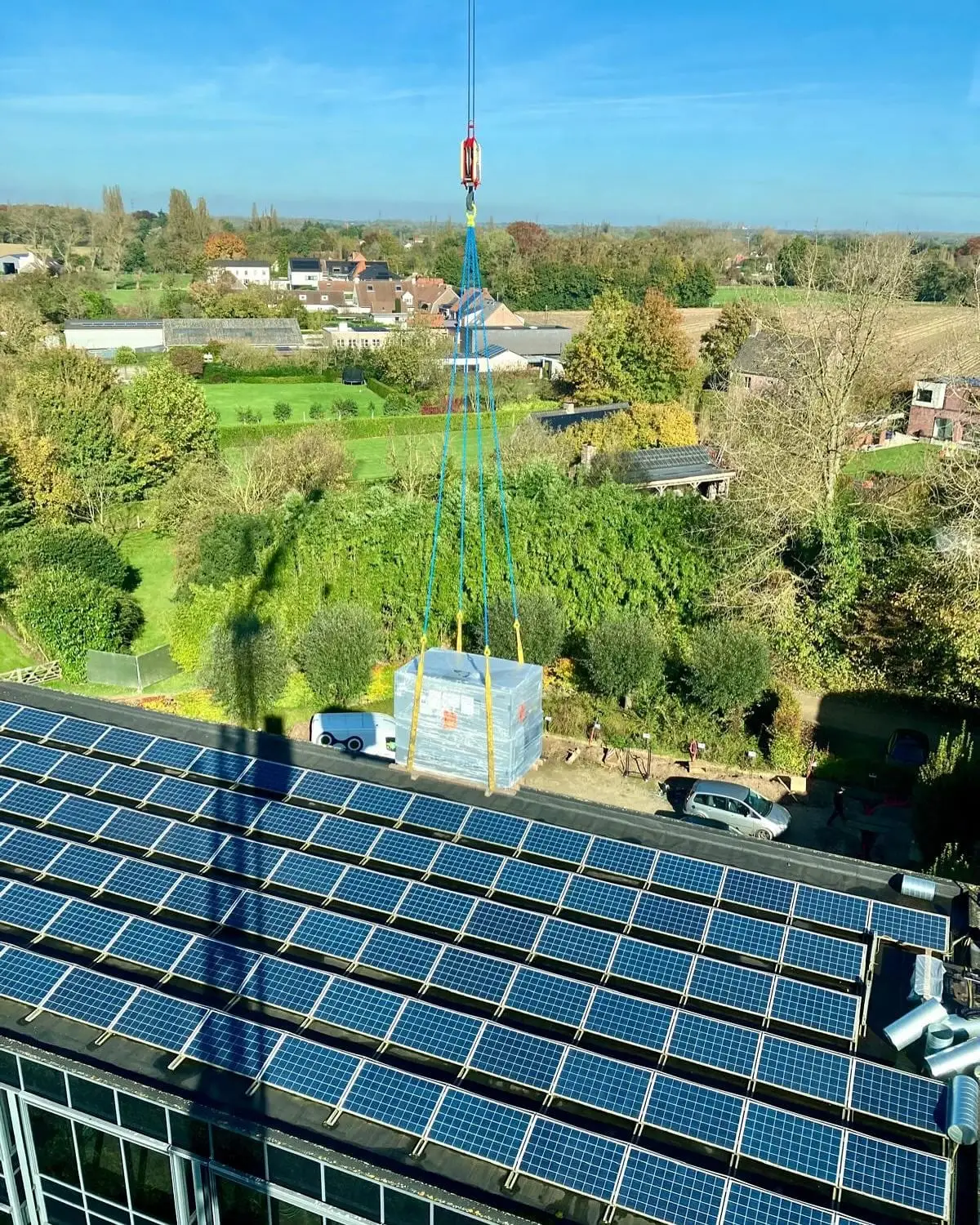 Installatie van HVAC in Drongen met onze mobiele torenkraan