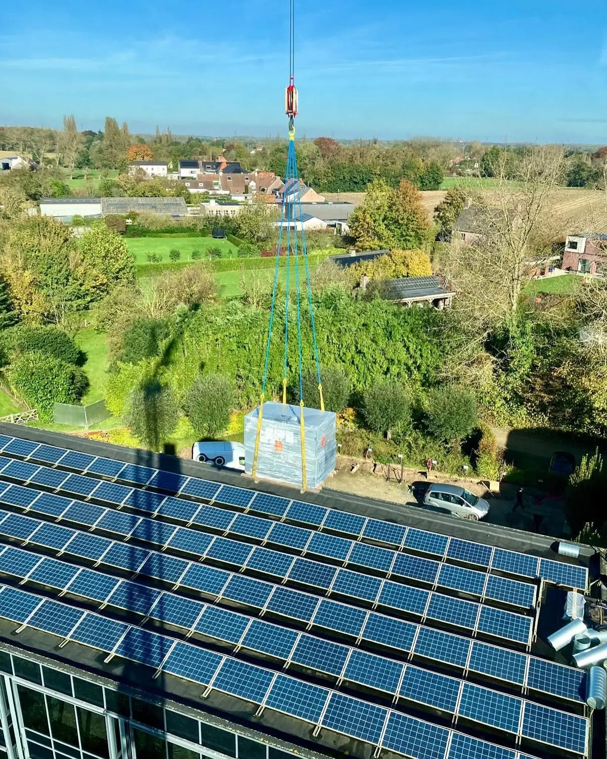 Installatie van HVAC in Drongen met onze mobiele torenkraan
