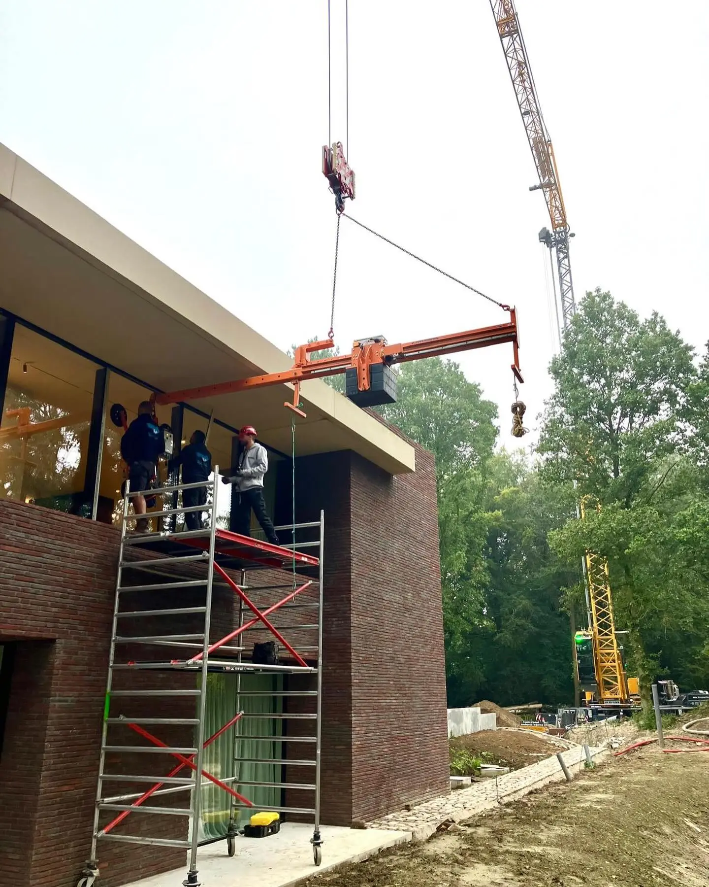 Mobiele torenkraan in Zwegevem