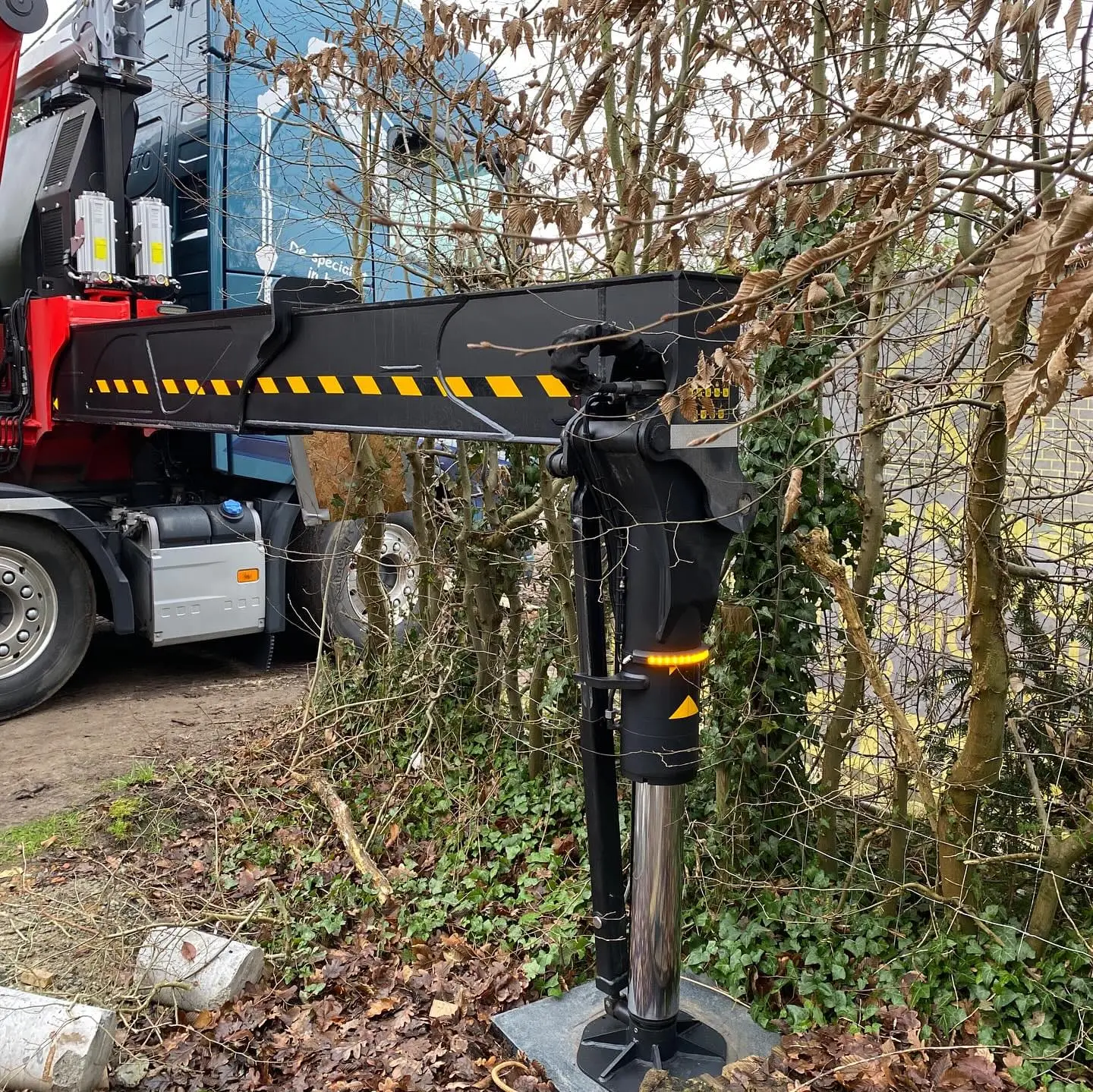 Onze autolaadkraan aan het werk