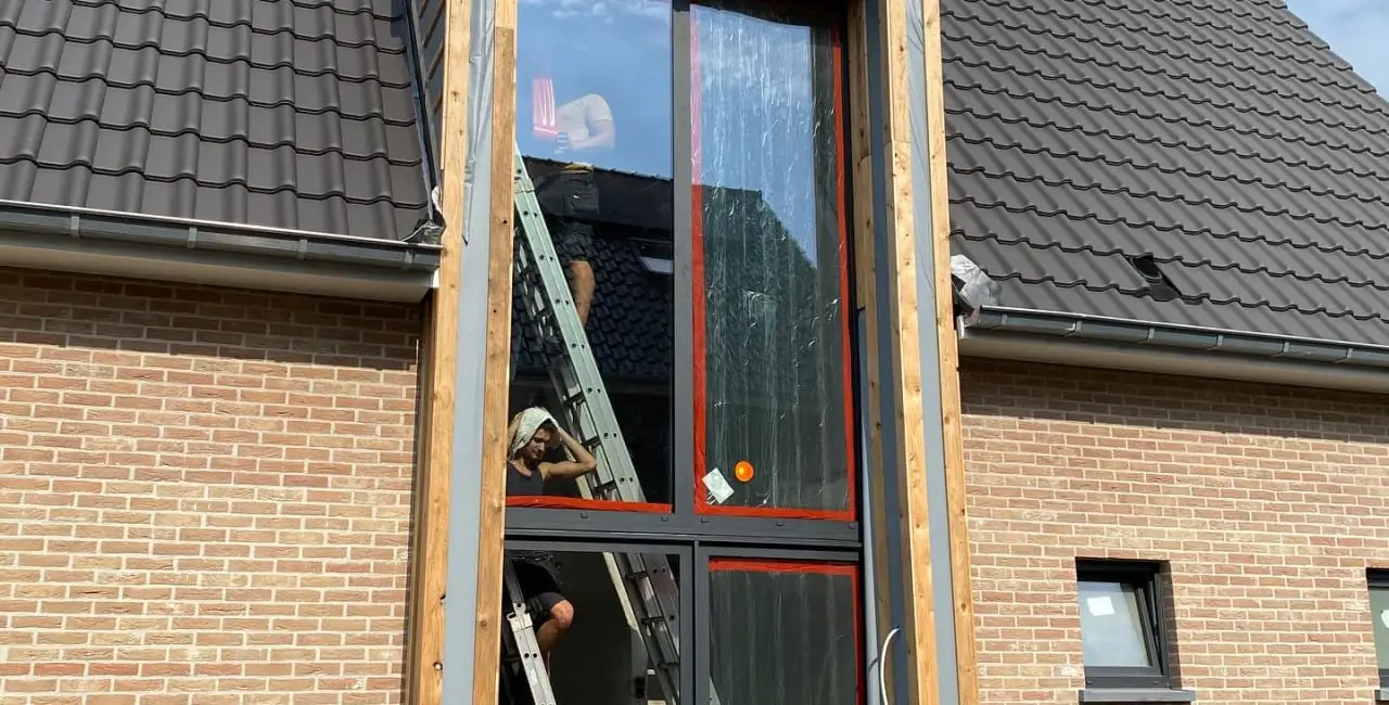 Plaatsen glas in Mill, Noord-Brabant, Nederland