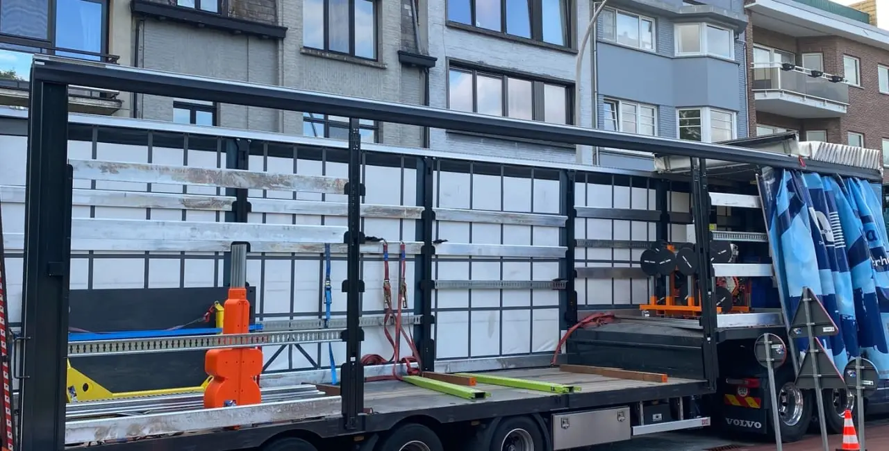 Schuifzeil-dieplader voor veilig en flexibel technisch transport