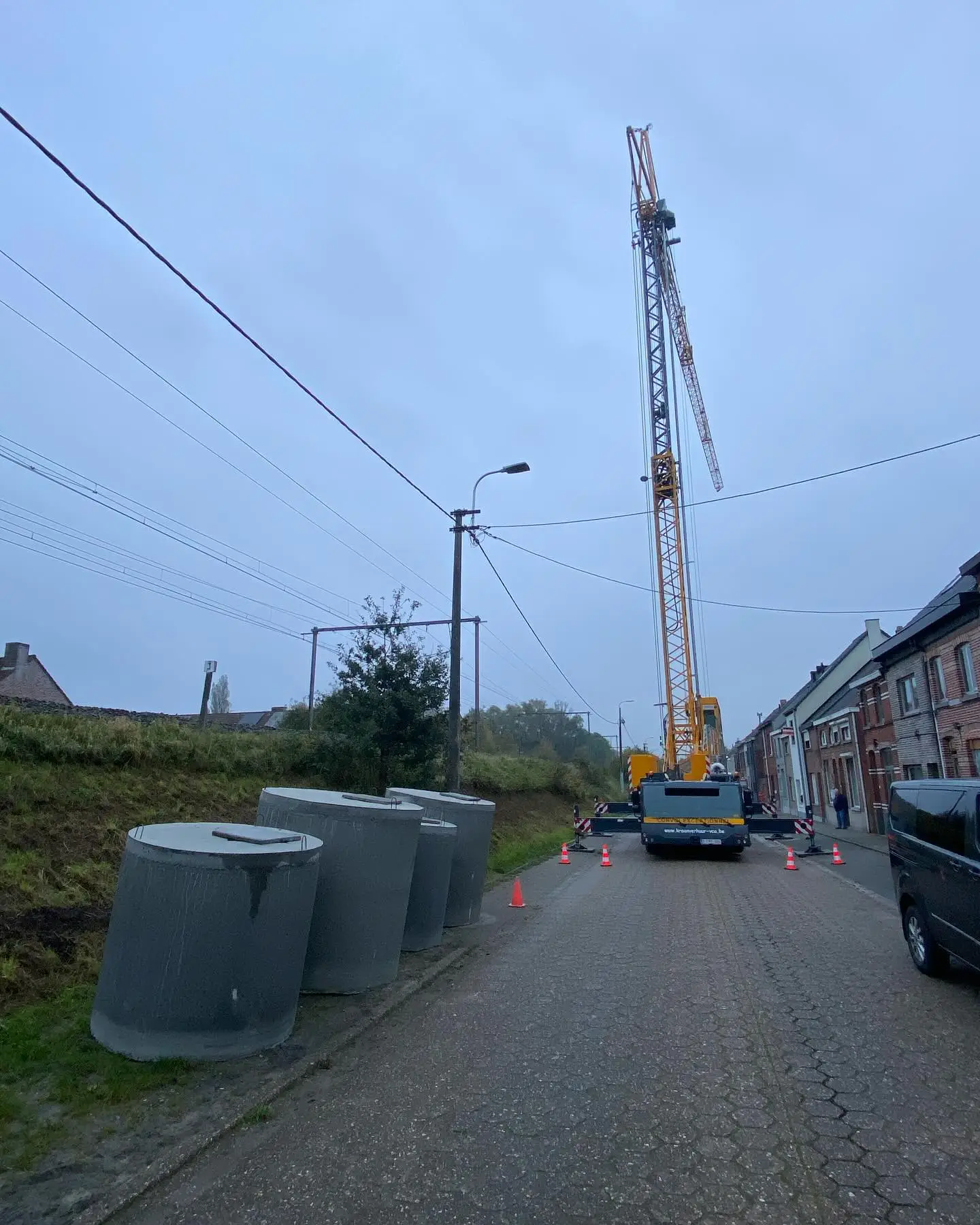 Septische put met mobiele torenkraan te Wetteren