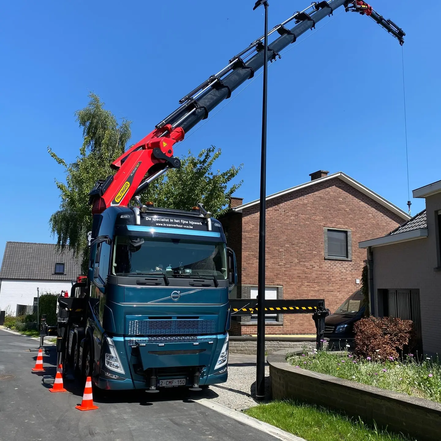 Veelzijdigheid en kracht van onze kranen in actie